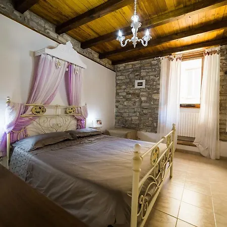 Appartamento Di Lucrezia Apartment *