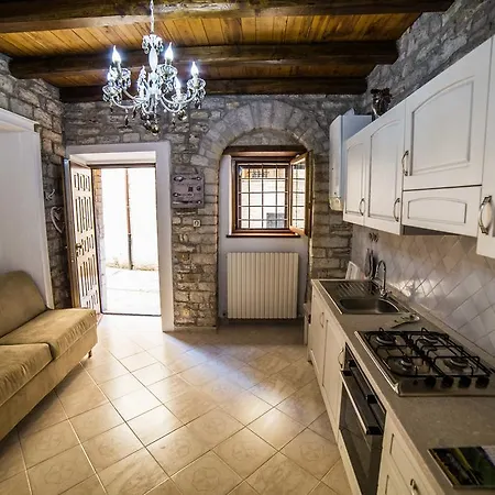 Appartamento Di Lucrezia Apartment *